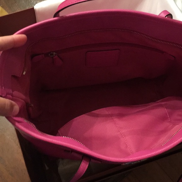 Coach crossgrain leather taxi zip tote 33915 - Picture 3 of 7